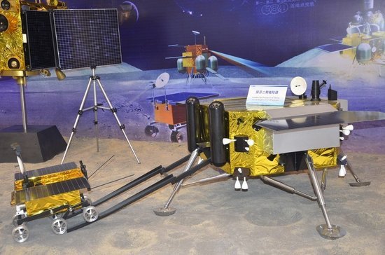 嫦娥三号成功实施近月制动