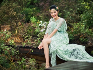 新绿萌芽 美目流转：中式婚礼婚纱设计时尚推荐