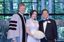 女王刘晓庆美国婚礼回顾 解读教堂婚礼婚纱设计
