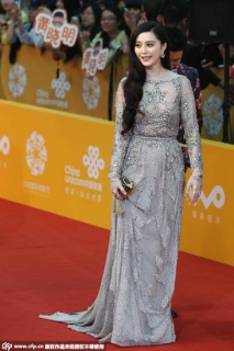 变身婚礼性感女神：婚纱设计创意之蕾丝透视风情
