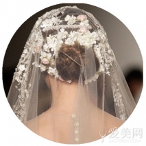 浪漫爆棚！淡雅色调婚纱设计vs.藤蔓意境花绳饰