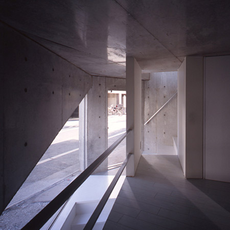 东京郊区的独立式小屋
